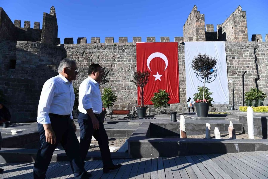 Vali Çiçek Ve Başkan Büyükkılıç’tan Kale Ve Müze Ziyareti