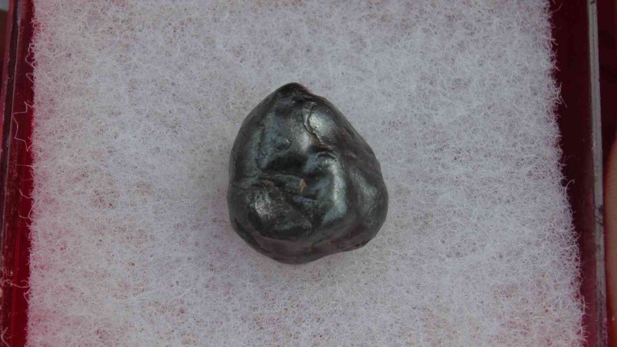 Tarlada Yürürken Göktaşı Buldu