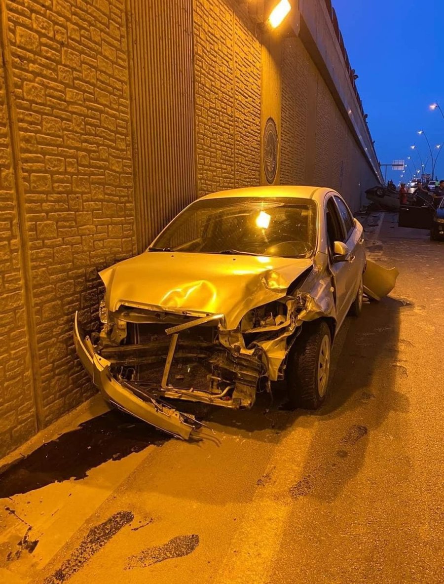 Kazada Sıkışan Vatandaşları İtfaiye Ekipleri Kurtardı