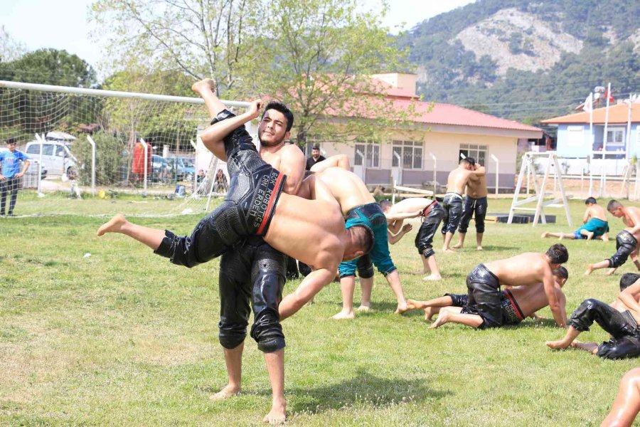 Döşemealtı’nın Pehlivanları Kırkpınar’a Hazırlanıyor
