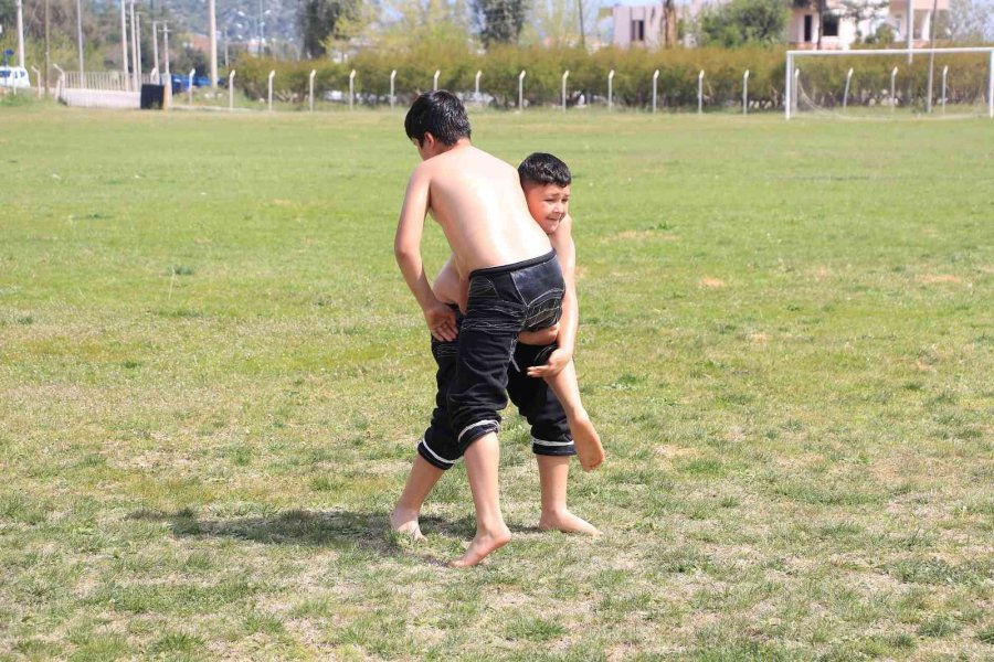 Döşemealtı’nın Pehlivanları Kırkpınar’a Hazırlanıyor