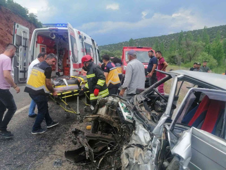 Konya’da Yolcu Minibüsü İle Otomobil Çarpıştı: 6 Yaralı
