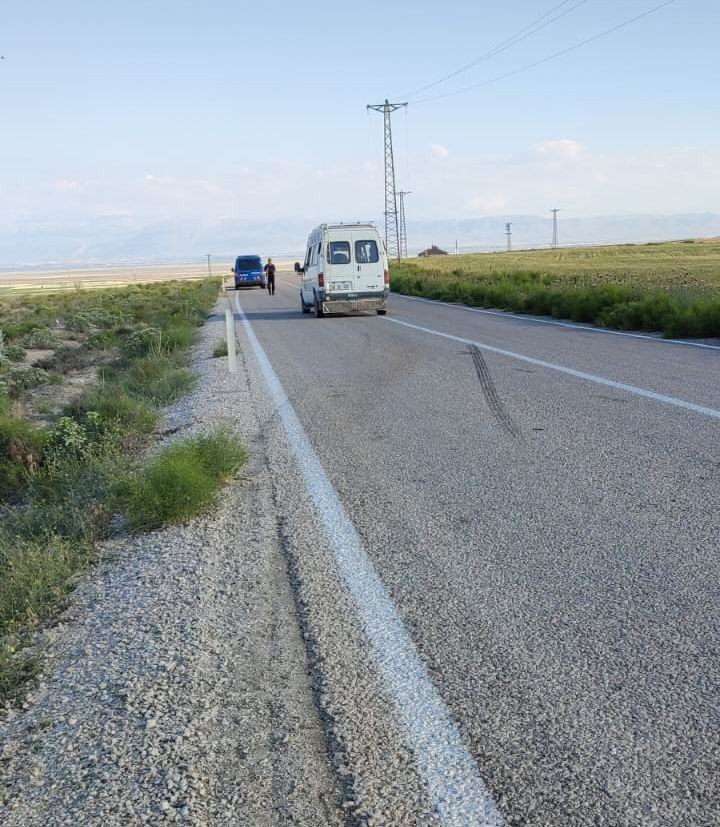 Araçtan İnen Çocuğa Minibüs Çarptı