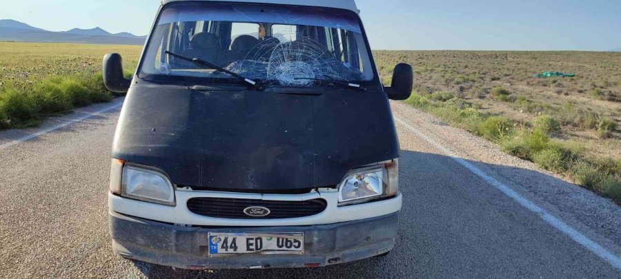 Araçtan İnen Çocuğa Minibüs Çarptı