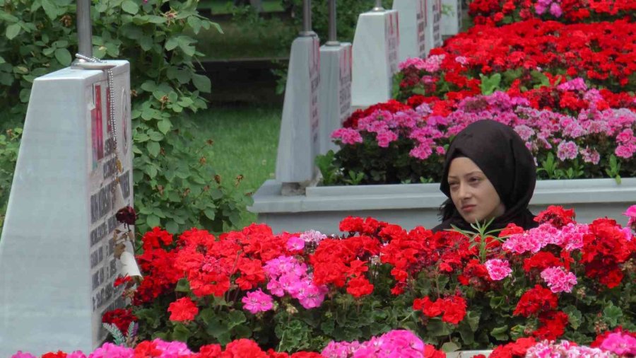 Şehit Astsubay Duran Bayram Kabri Başında Dualarla Anıldı