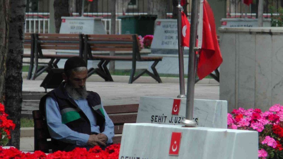 Şehit Astsubay Duran Bayram Kabri Başında Dualarla Anıldı