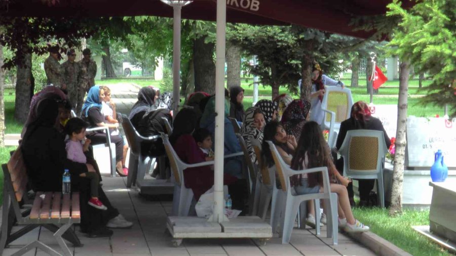 Şehit Astsubay Duran Bayram Kabri Başında Dualarla Anıldı