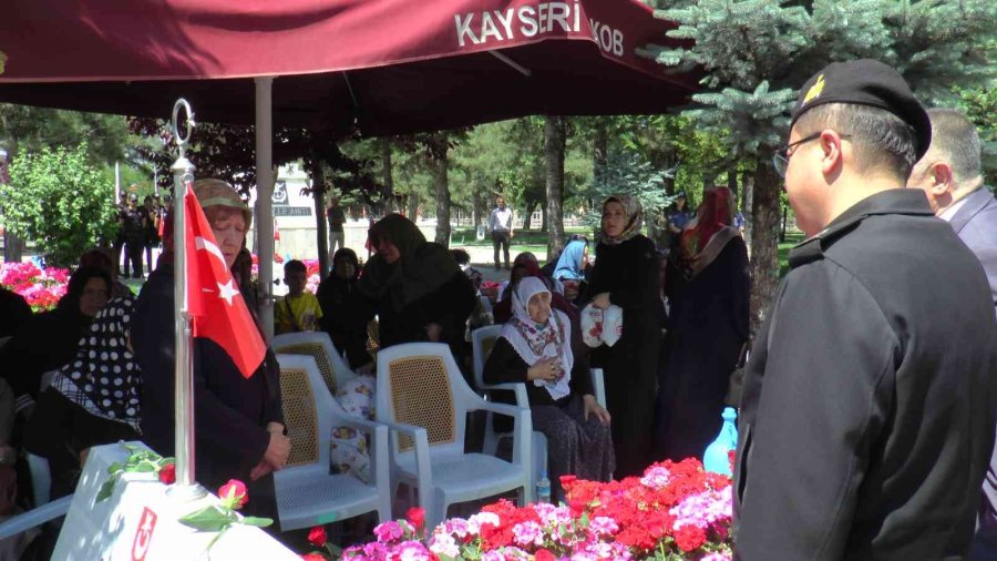 Şehit Astsubay Duran Bayram Kabri Başında Dualarla Anıldı