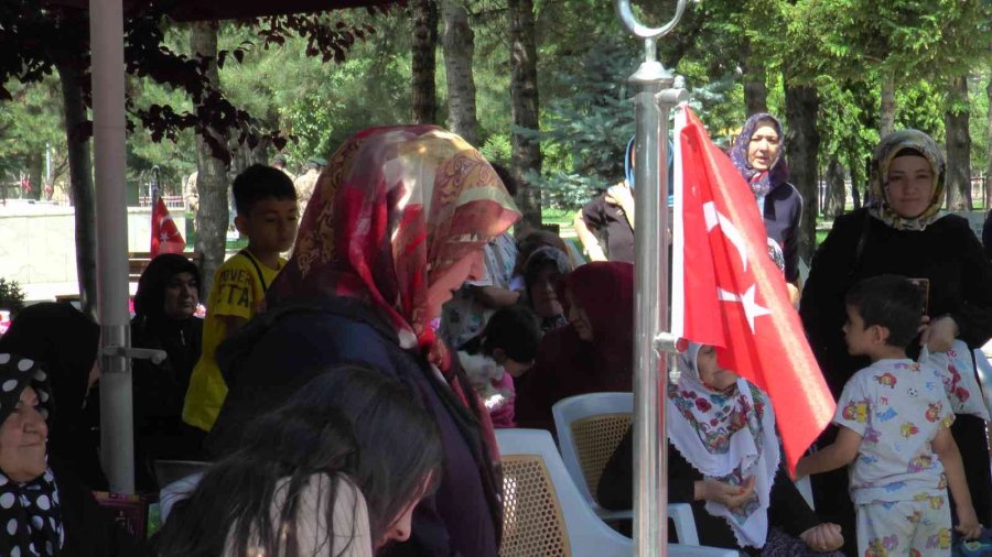 Şehit Astsubay Duran Bayram Kabri Başında Dualarla Anıldı