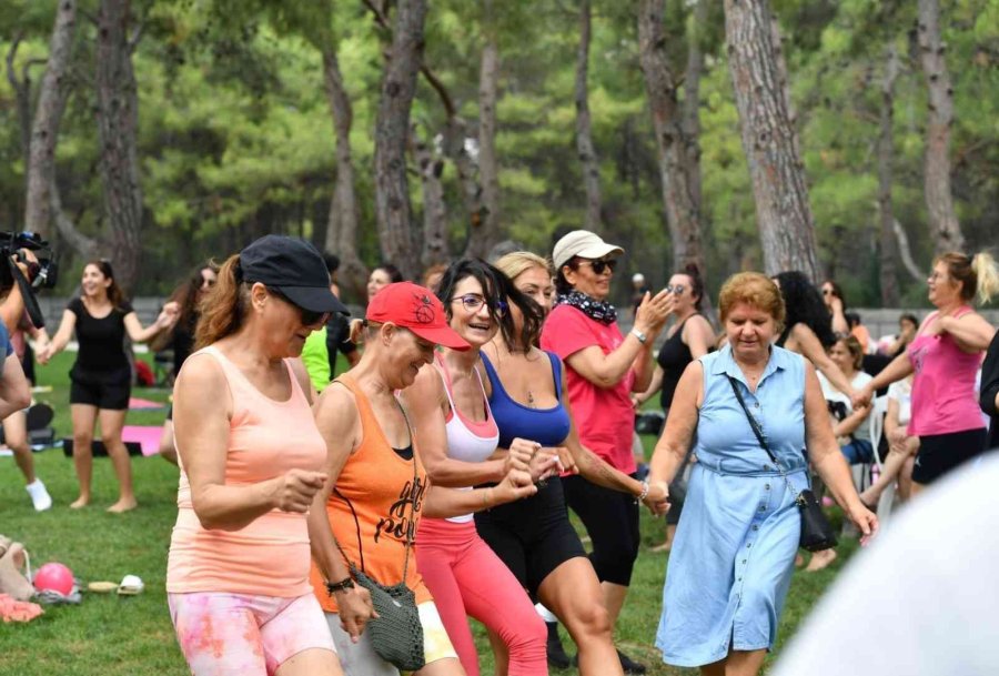 “barışa Evet” Sloganıyla Yoga Yaptılar