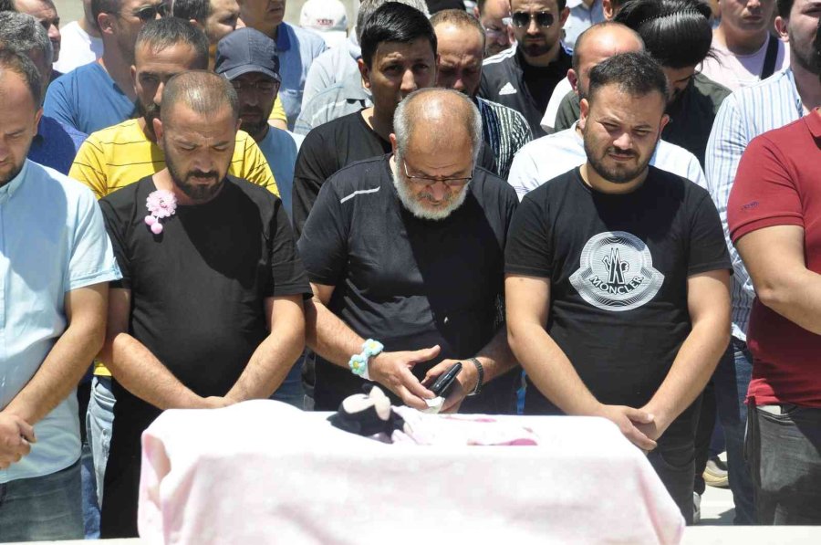 Hayatını Kaybeden 8 Aylık Bebeğe En Acı Veda
