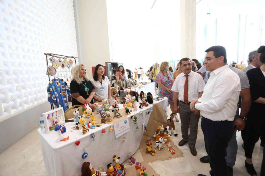 Akmek’in Yıl Sonu Sergisine Yoğun Katılımlı Açılış