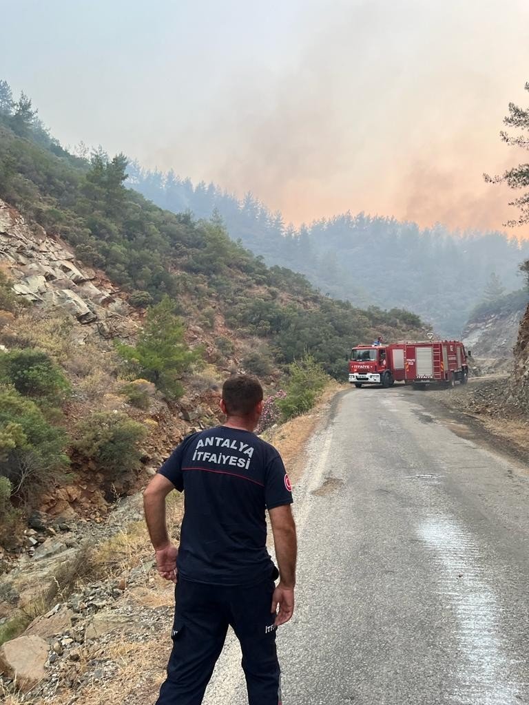 Antalya Büyükşehir İtfaiyesi’ne Marmaris Yangınında Aktif Görev