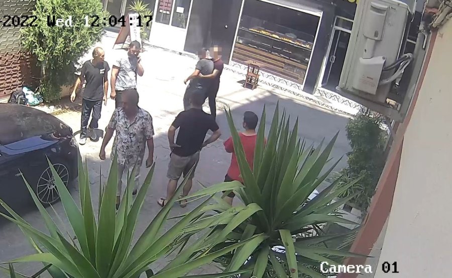 Önce Bıçakladı, Sonra Yardımına Koşup Yarasına Tampon Yaptı