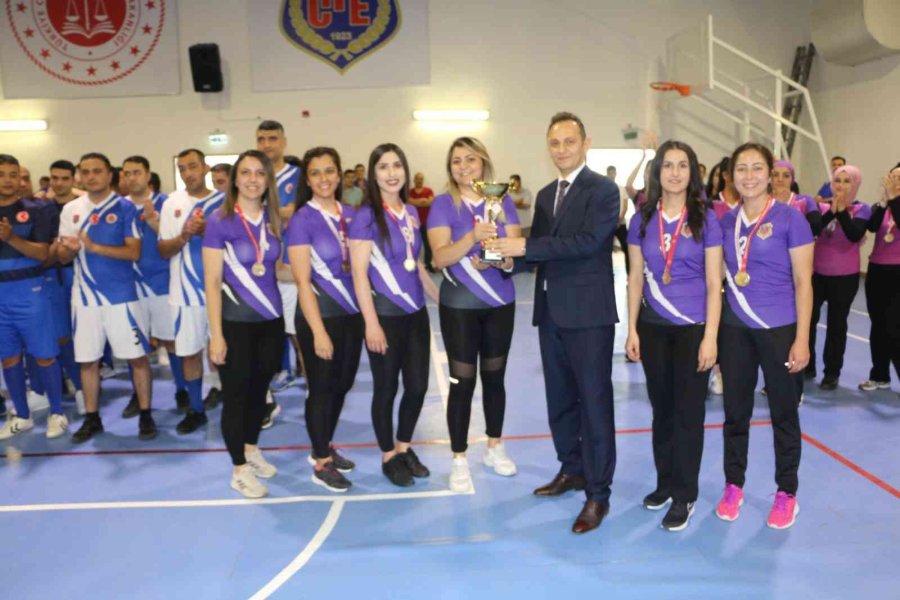 Şehit İnfaz Ve Koruma Memuru Cengiz Yiğit Voleybol Turnuvası Sona Erdi