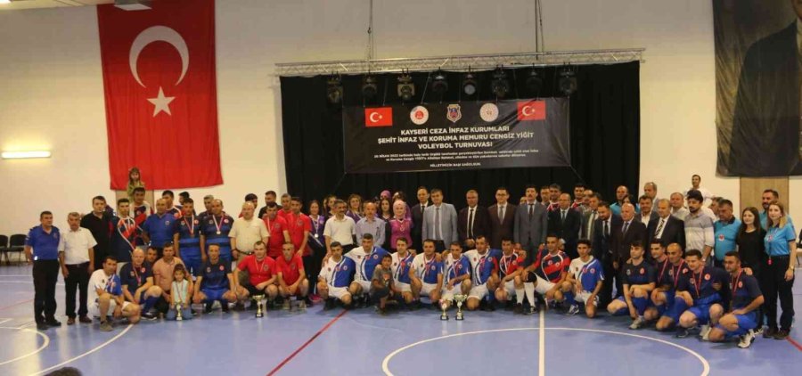 Şehit İnfaz Ve Koruma Memuru Cengiz Yiğit Voleybol Turnuvası Sona Erdi