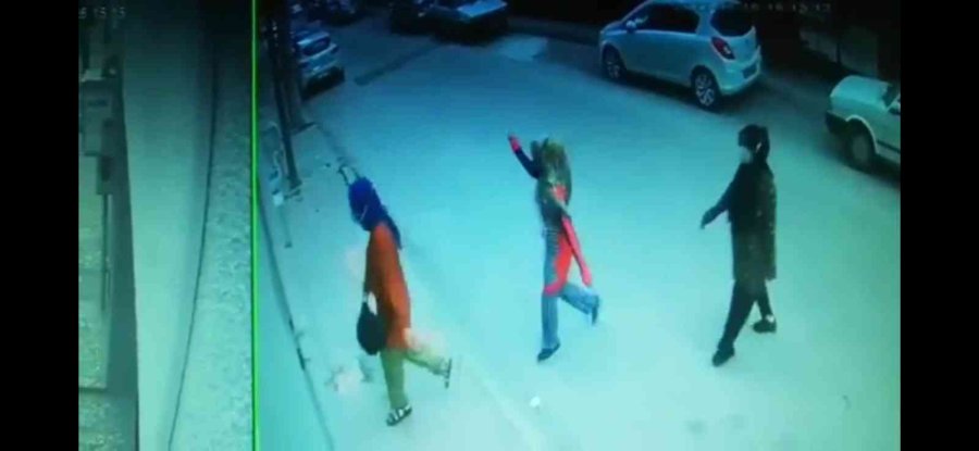 Bu Kadınlar Sadece Para Ve Ziynet Eşyası Çalıyor