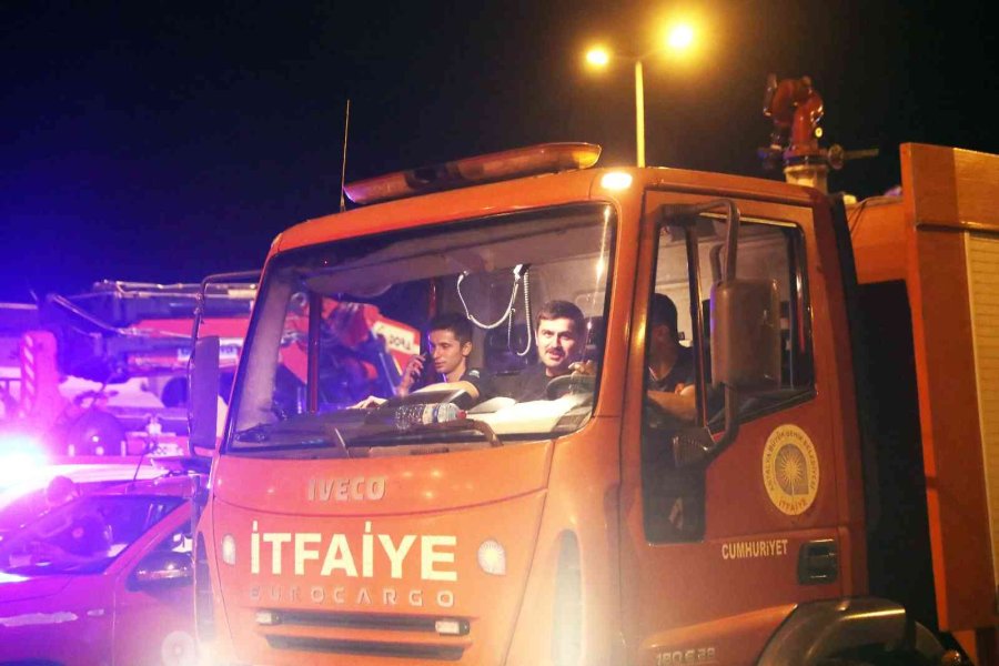 Antalya Büyükşehir’den Marmaris’e 7 Araç Ve 17 Personel Yardımı