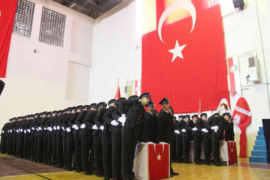 Karaman Pomem’de 427 Polis Adayı Mezun Oldu