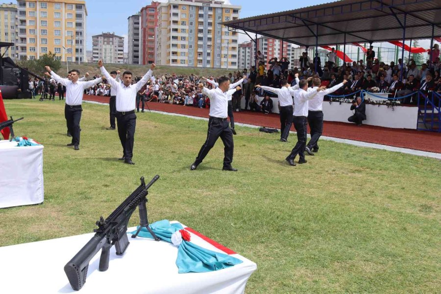 Kayseri Pomem’de Mezuniyet Heyecanı