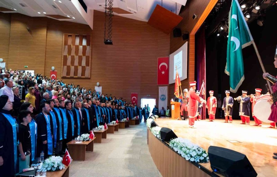 Kayü Mustafa Çıkrıkçıoğlu Myo’da Mezuniyet Sevinci