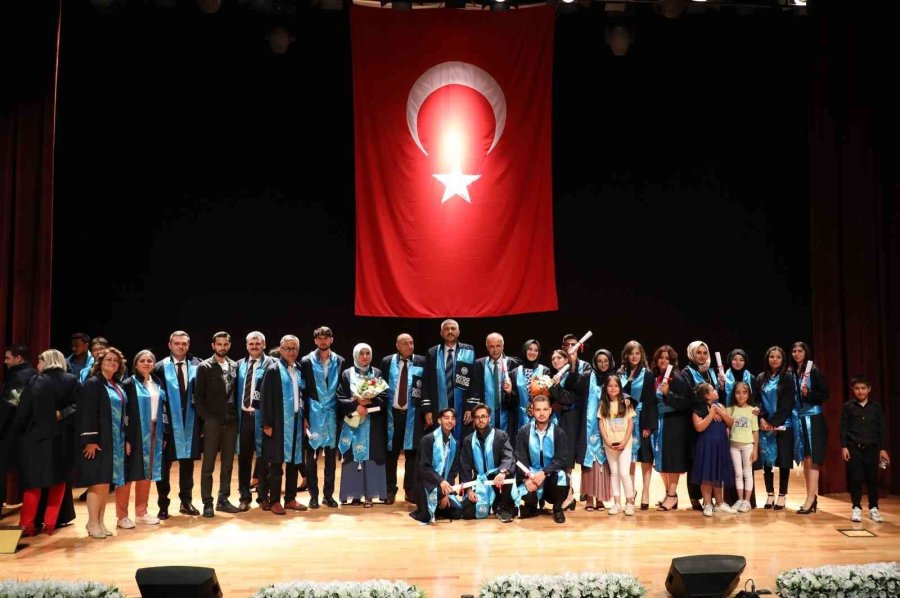 Kayü Mustafa Çıkrıkçıoğlu Myo’da Mezuniyet Sevinci