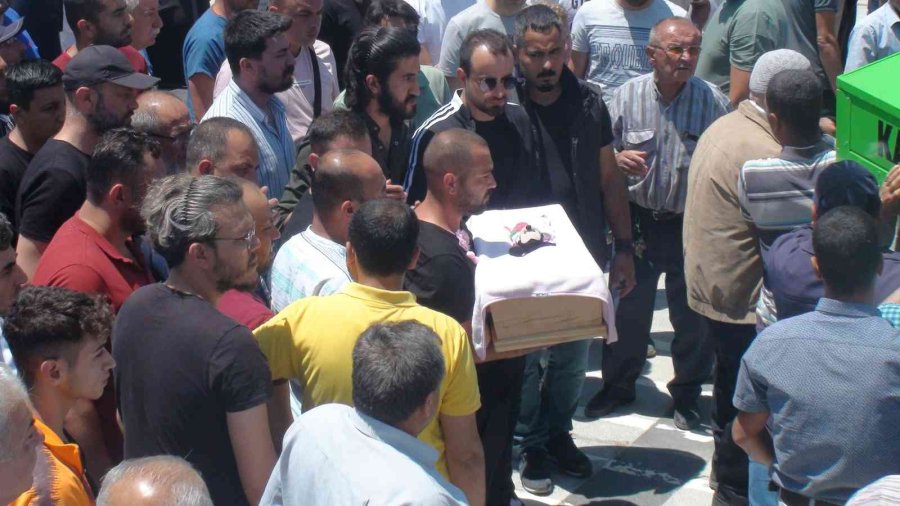 Hayatını Kaybeden 8 Aylık Bebeğe En Acı Veda