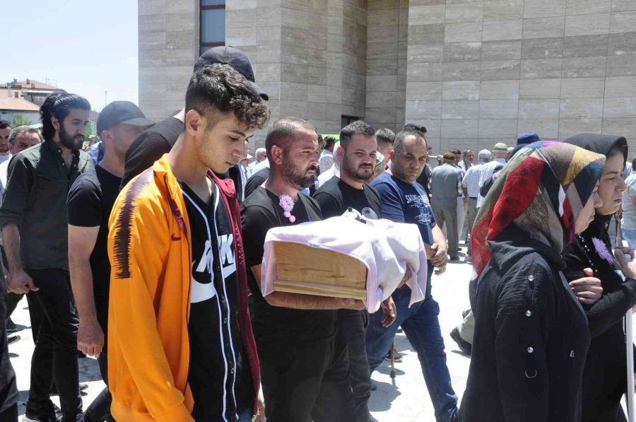 Hayatını Kaybeden 8 Aylık Bebeğe En Acı Veda