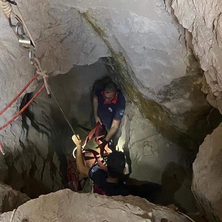 Kuyuya Düşen İneği İtfaiye Kurtardı