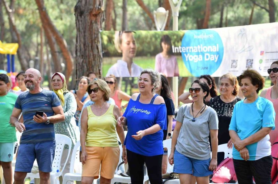 “barışa Evet” Sloganıyla Yoga Yaptılar