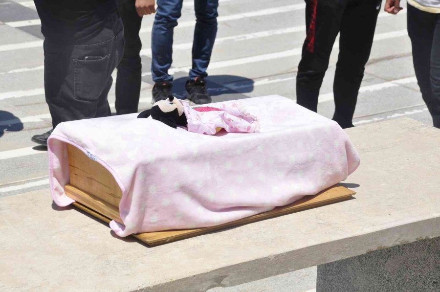 Hayatını Kaybeden 8 Aylık Bebeğe En Acı Veda