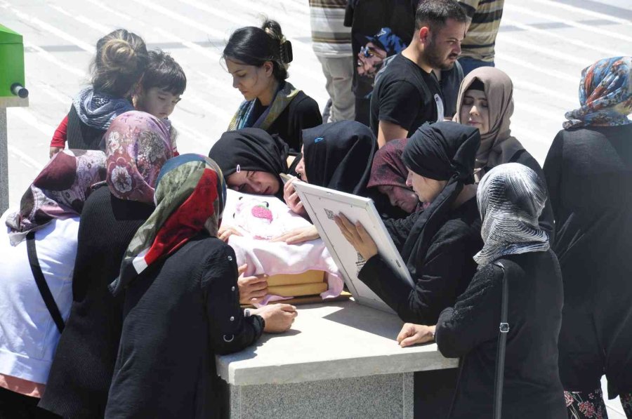 Hayatını Kaybeden 8 Aylık Bebeğe En Acı Veda