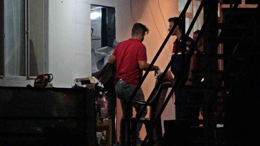 Eşini Ve 2 Çocuğunu Öldürüp Kendini Yaralayan Şahıs Hastanede Öldü