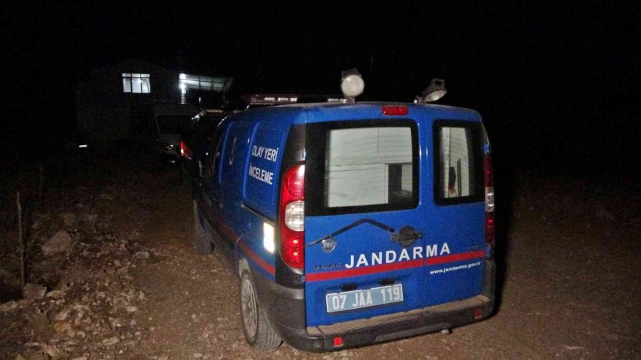 Eşini Ve 2 Çocuğunu Öldürüp Kendini Yaralayan Şahıs Hastanede Öldü