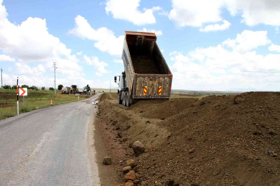 Talas Kırsalında Yollar Genişliyor