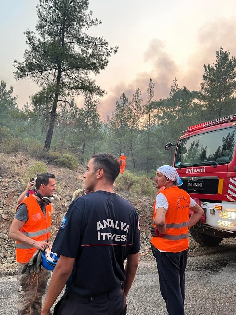 Antalya Büyükşehir İtfaiyesi’ne Marmaris Yangınında Aktif Görev