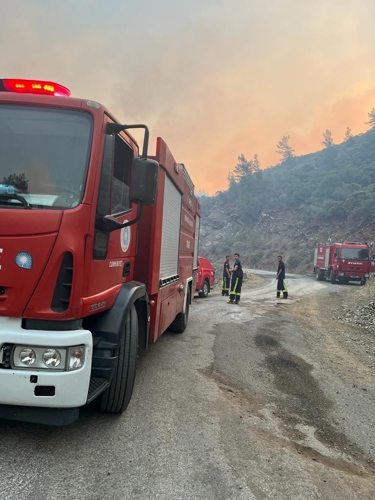 Antalya Büyükşehir İtfaiyesi’ne Marmaris Yangınında Aktif Görev