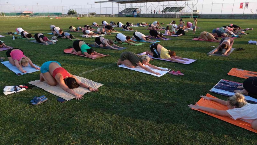 Alanya’da Yoga Etkinliğinde Buluştular