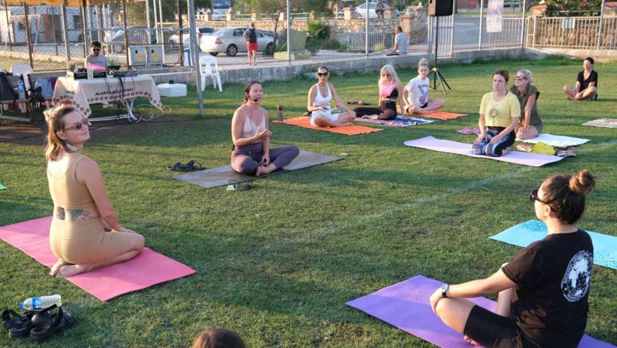 Alanya’da Yoga Etkinliğinde Buluştular