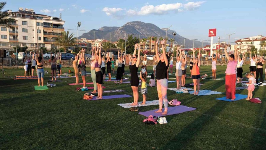 Alanya’da Yoga Etkinliğinde Buluştular