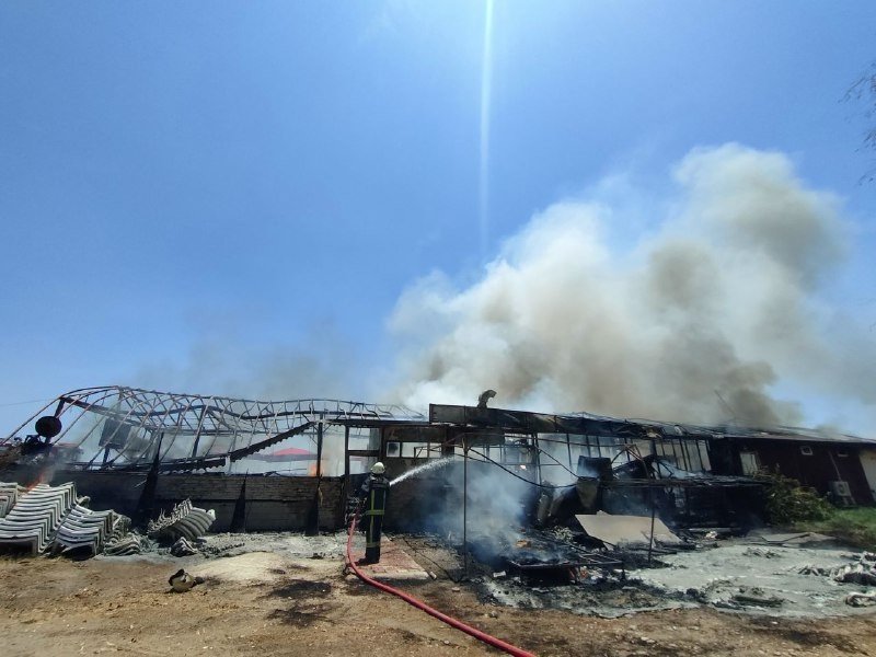 Antalya’da Plaj İşletmesinde Korkutan Yangın