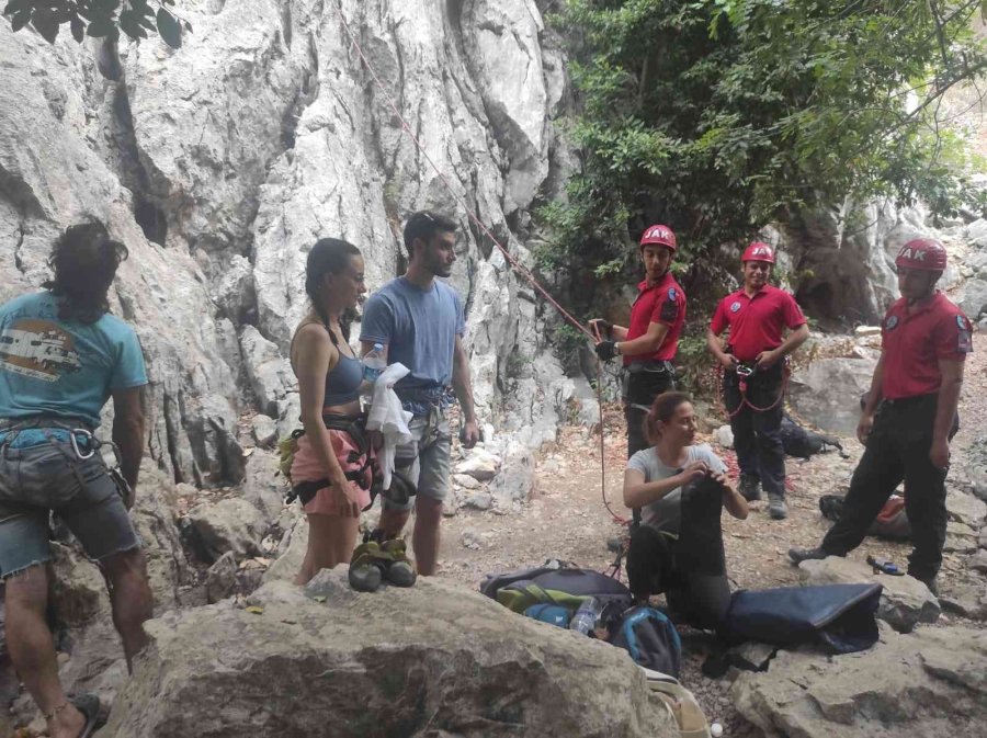 Jandarma Ekipleri Turistlerle Kamp Yaptı