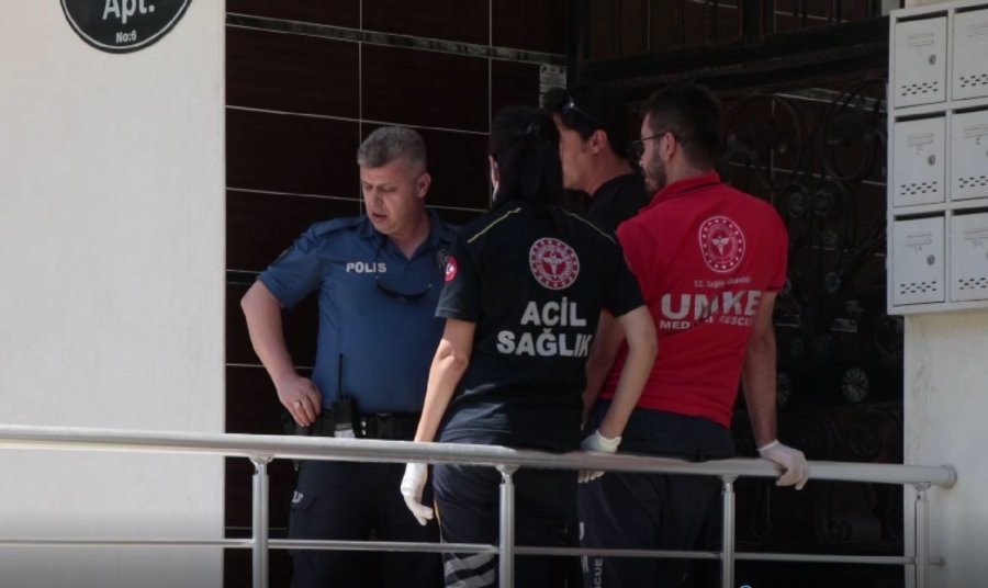 Eşiyle Kavga Eden Polis Araya Giren Kayınvalidesini Vurdu