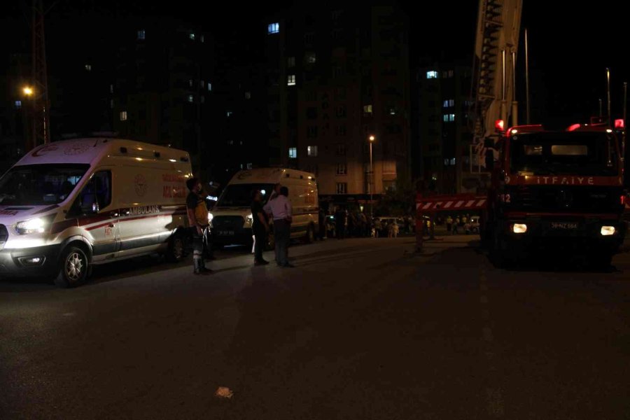 Kayseri’de 14 Katlı Binada Yangın: 30 Kişi Tahliye Edildi, 16 Kişi Hastanelik Oldu