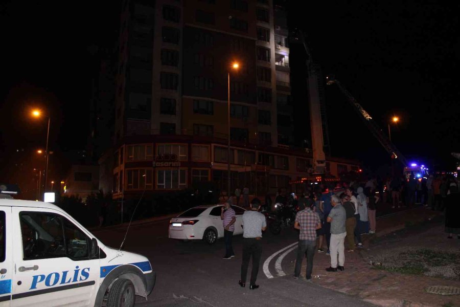 Kayseri’de 14 Katlı Binada Yangın: 30 Kişi Tahliye Edildi, 16 Kişi Hastanelik Oldu
