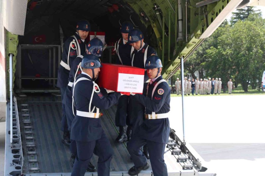 Şehit Jandarma Astsubay Arduç’un Naaşı Eskişehir’e Ulaştı