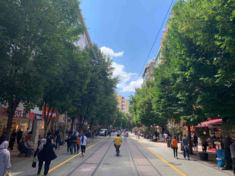 Eskişehir’i Ihlamur Kokusu Sardı