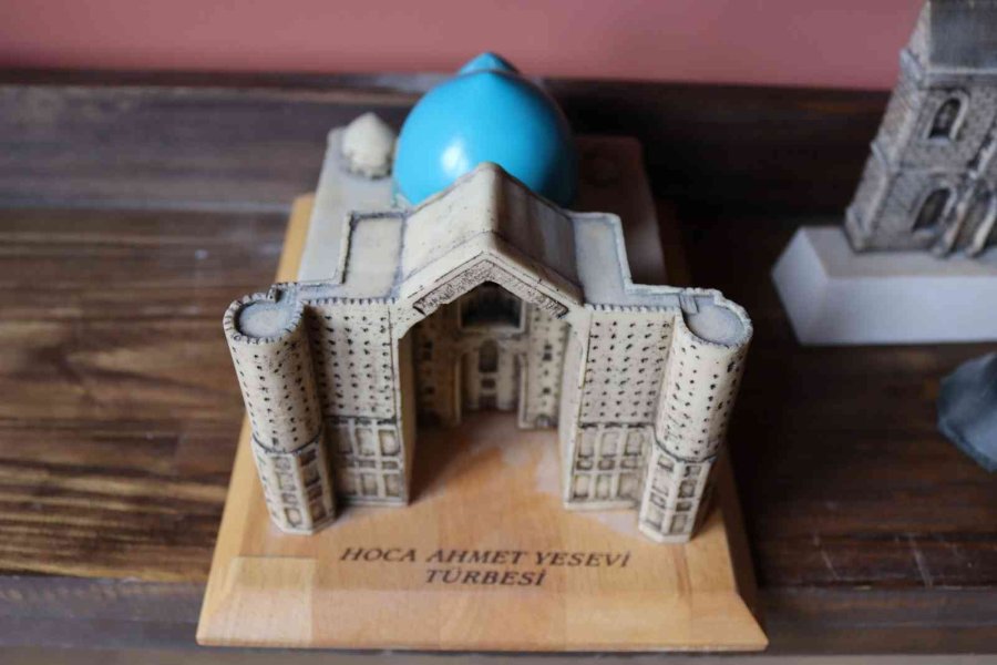 Tarih Ellerinde Şekilleniyor