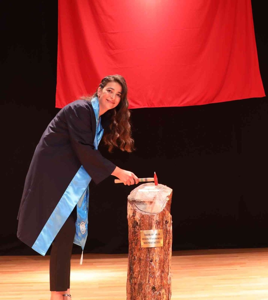 Kayü Teknik Bilimler Meslek Yüksekokulu 44. Dönem Mezunlarını Verdi