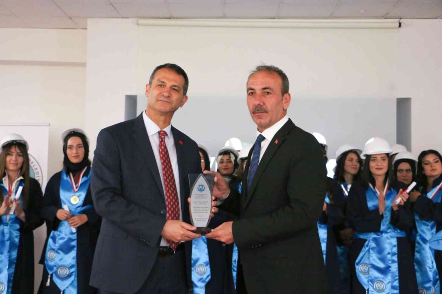 Kayü Tomarza Mustafa Akıncıoğlu Myo’da Mezuniyet Coşkusu